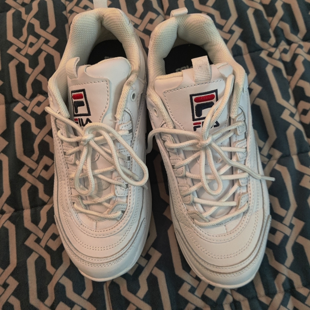 fila disruptor white leather sneakers size 7.5euc